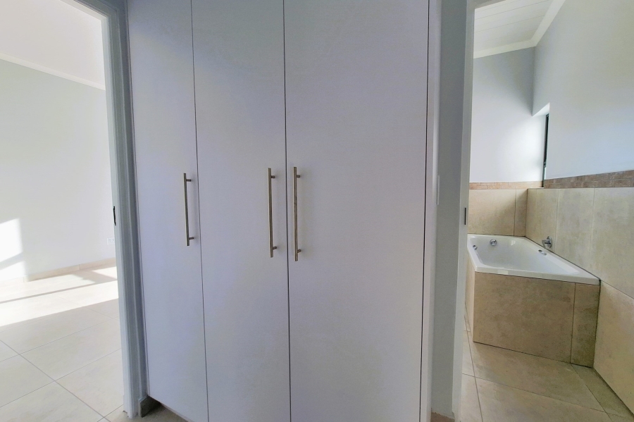 4 Bedroom Property for Sale in Da Gama Bay Western Cape